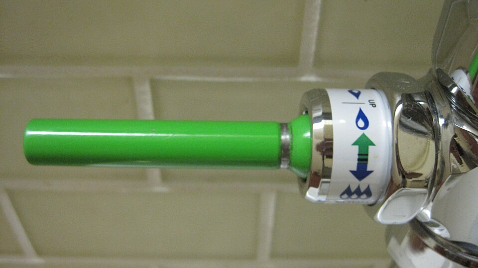 How to Prevent Plumbing Problems When Installing a New Toilet Handle